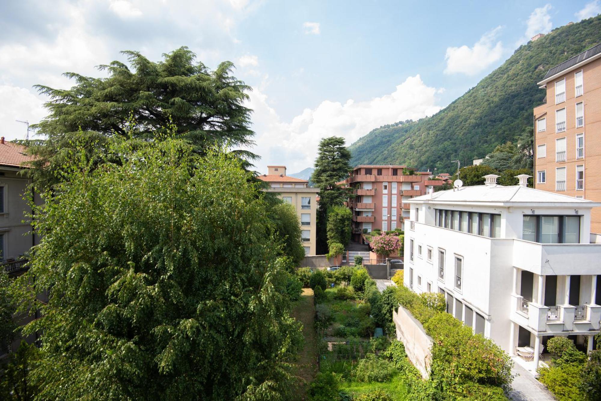 West Park Suite With Parking By Holiday Solutions Комо Экстерьер фото